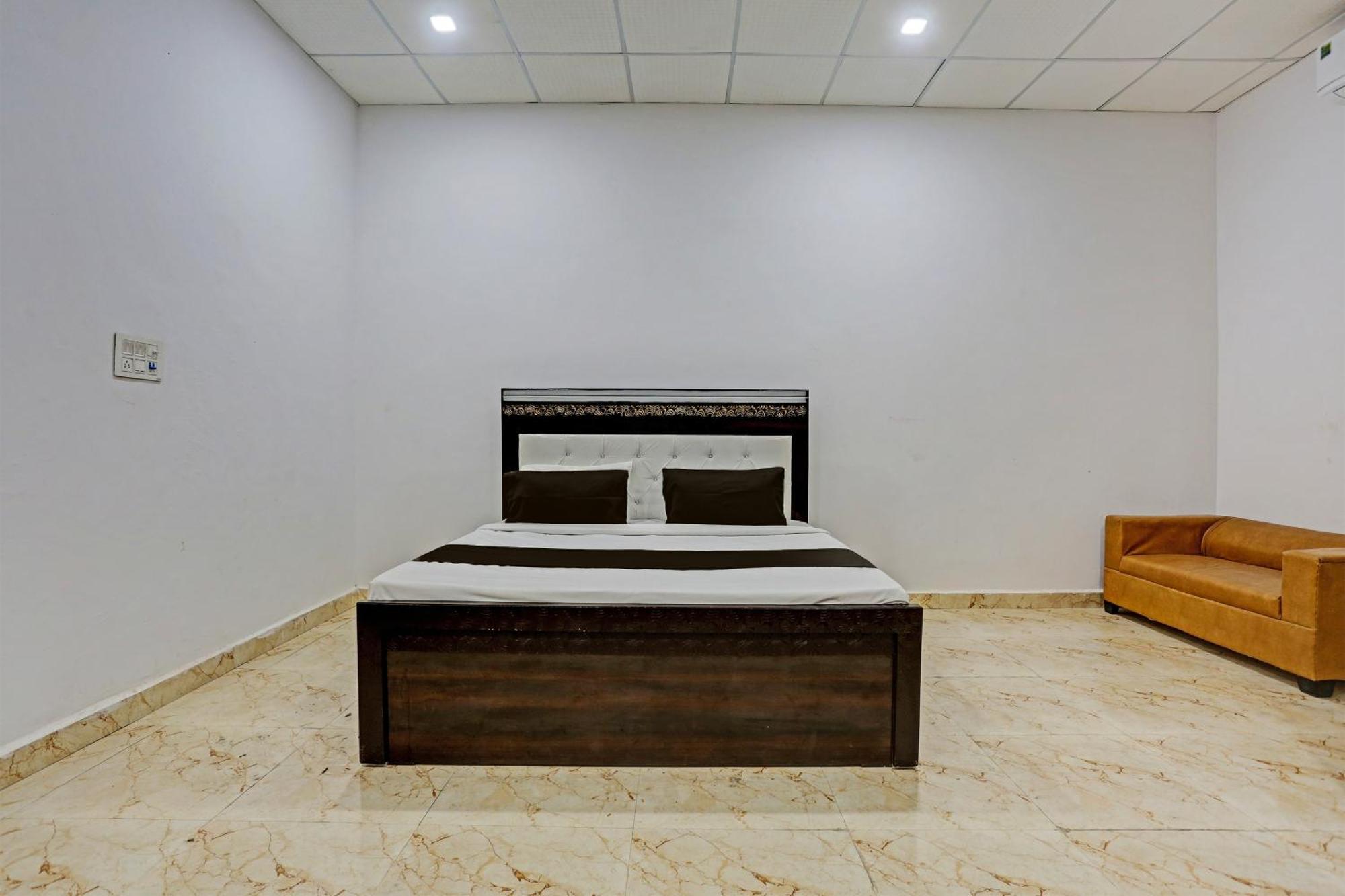 Hotel O Murliwala Wedding Palace And Resort Samalkha Esterno foto